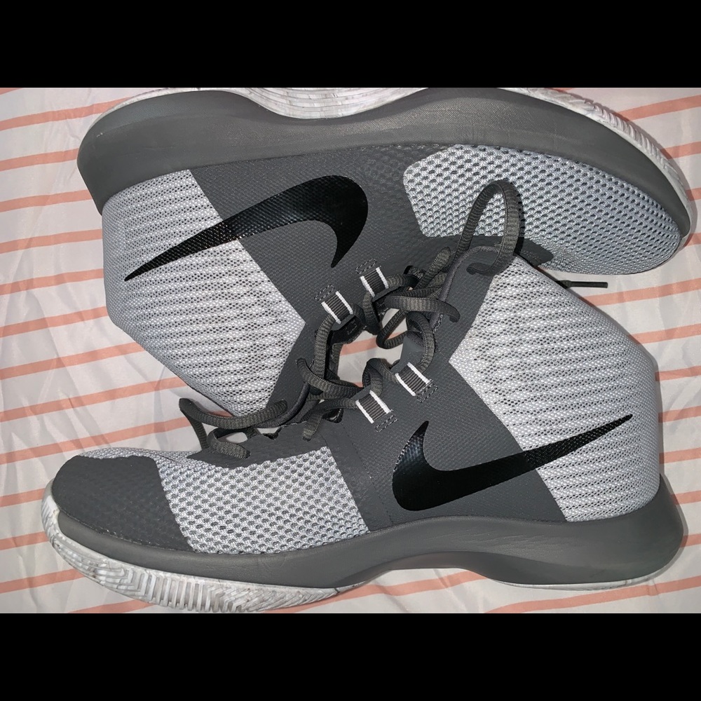 Basketball shoes